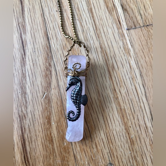 Rose Quartz Seahorse with wire wrapping necklace - Picture 9 of 9